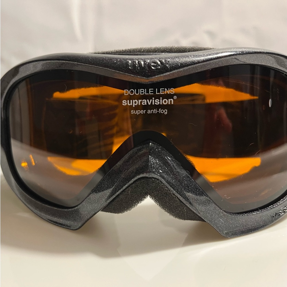 Uvex woman’s ski goggles